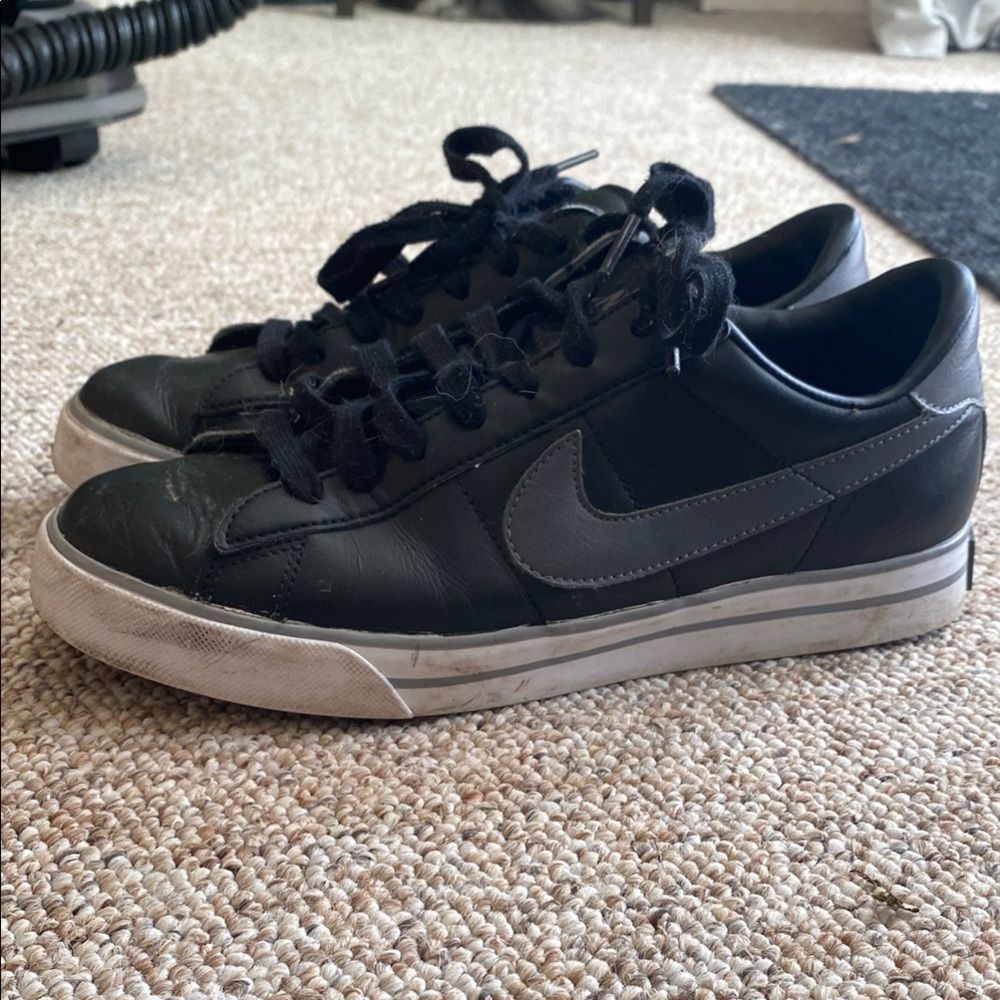 Nike Black and grey/blue sneakers Classic Low-Top Design